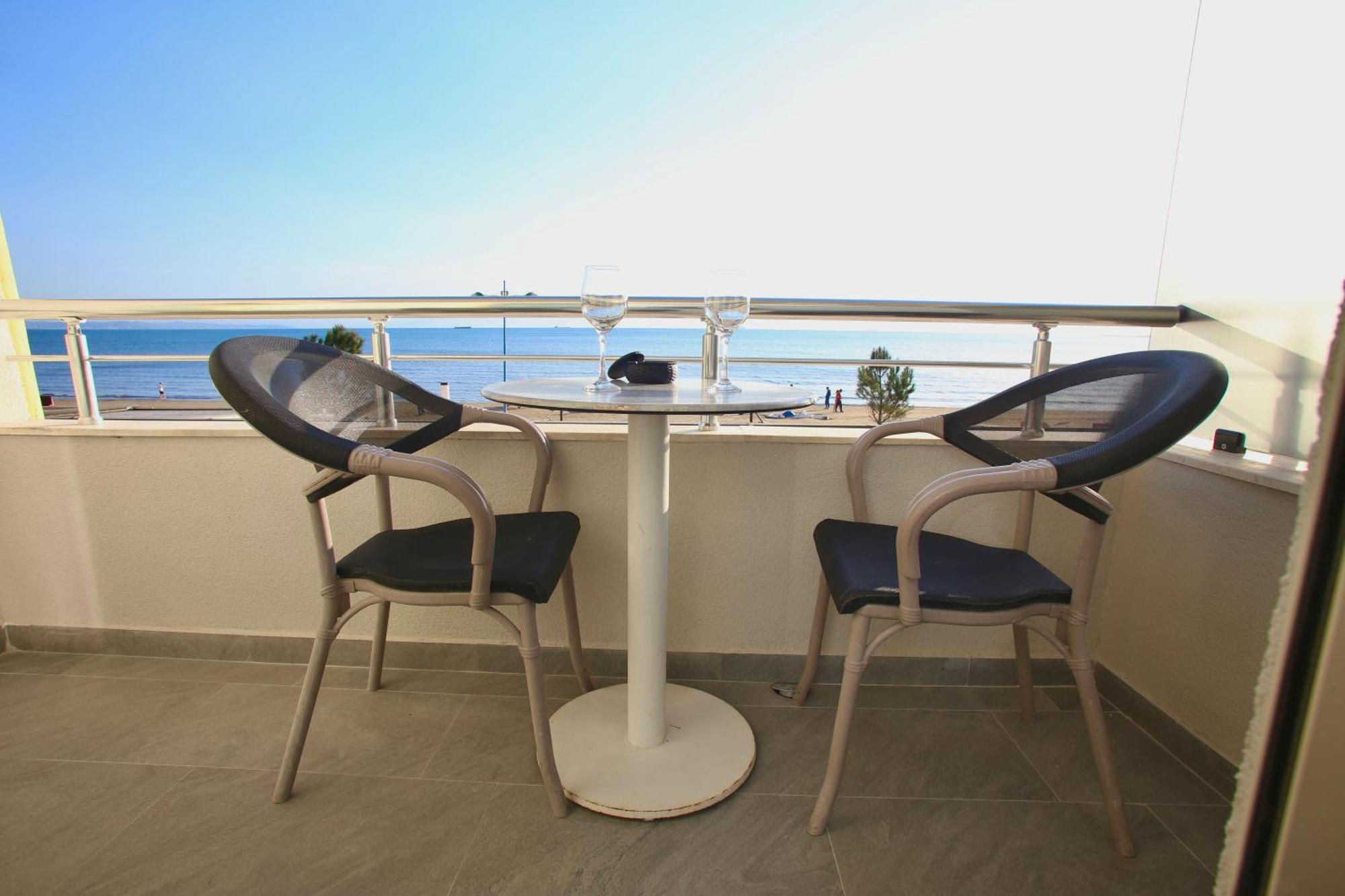 Luxurious Cozy Seaview Apartment Durrës Exteriör bild